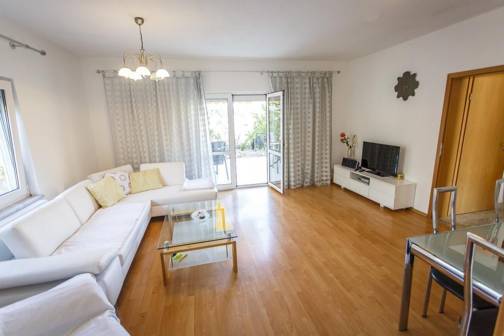 Villa Oleander Marina Rum bild