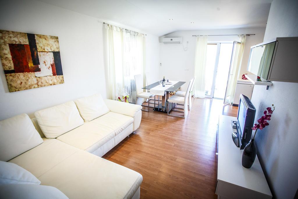 Villa Oleander Marina Rum bild